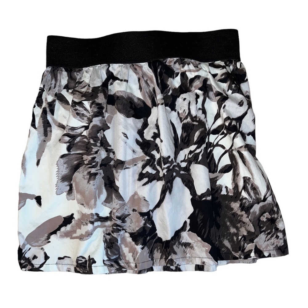 One Clothing Floral Skirt with Elastic Waistband Size Large